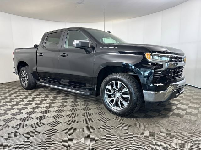 Used 2022 Chevrolet Silverado 1500 LT AWD/4WD image 2