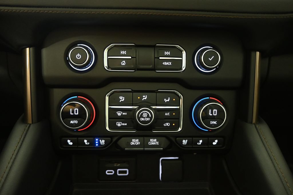 Used 2021 Chevrolet Suburban High Country AWD/4WD image 31