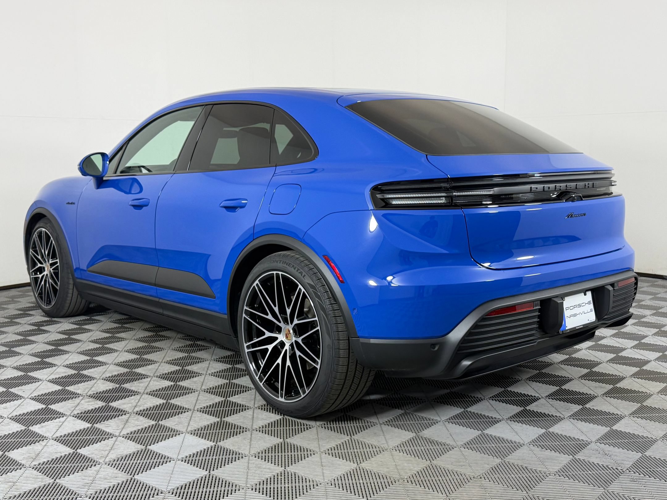 Used 2026 Porsche Macan Electric RWD image 3