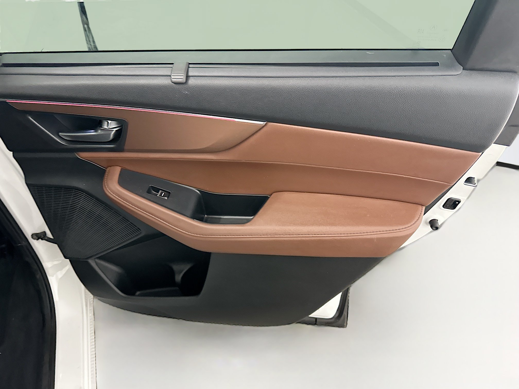 Used 2023 Acura MDX SH-AWD w/ Technology Package image 32