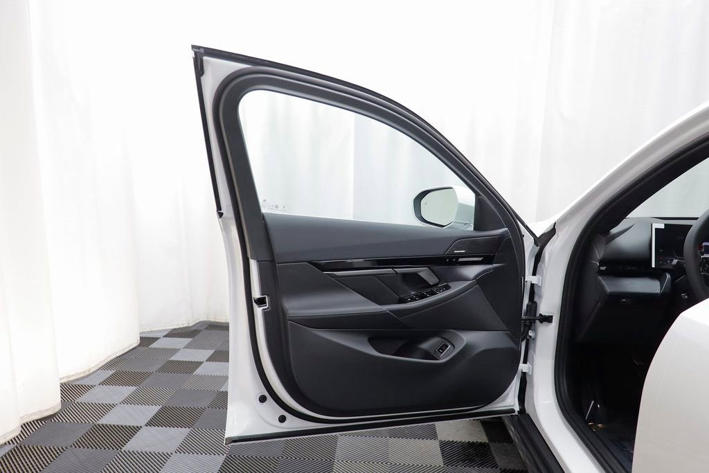 New 2026 BMW 530i xDrive w/ Premium Package image 4