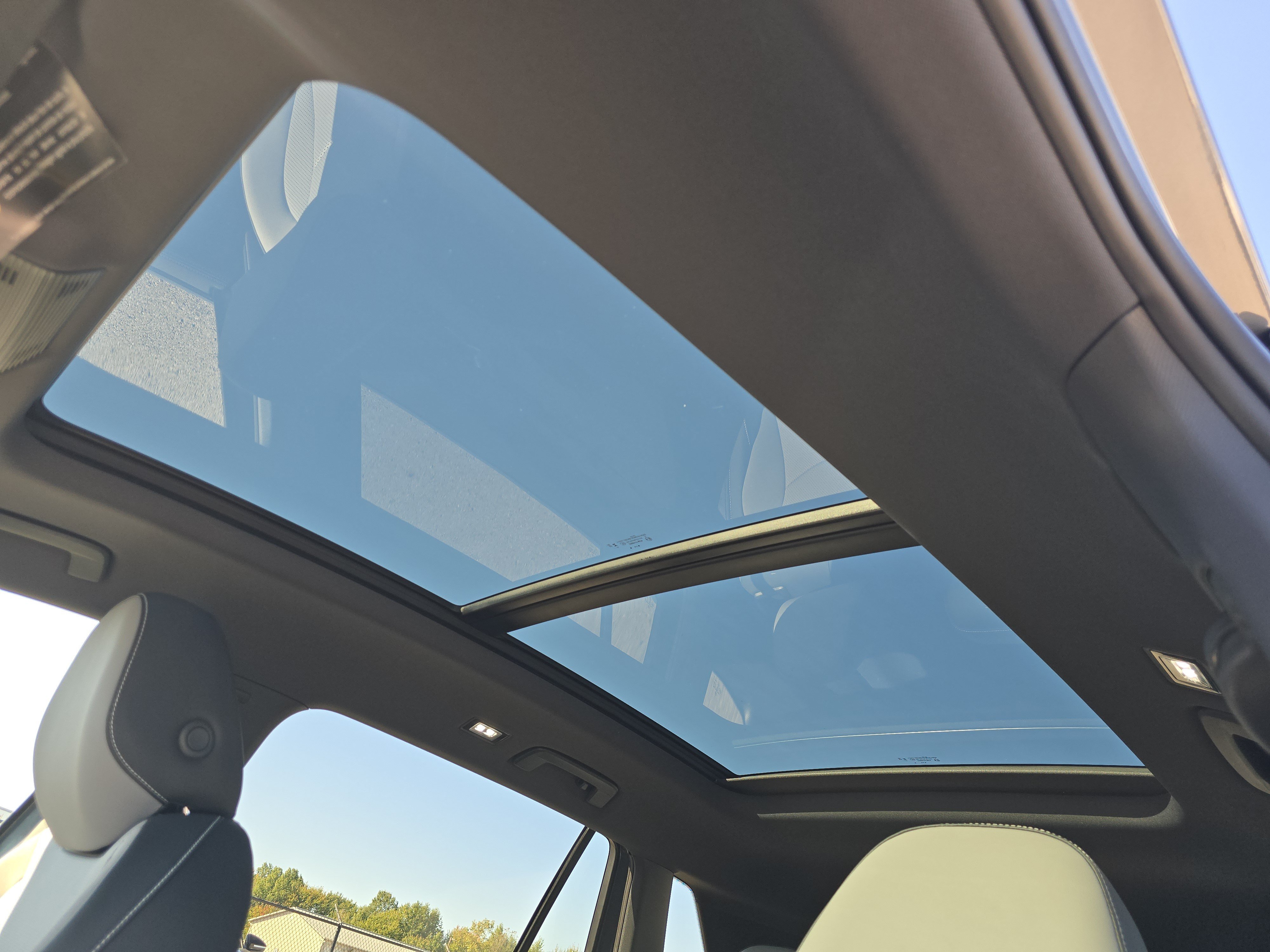 New 2026 Volkswagen Tiguan SE R-Line AWD/4WD image 9