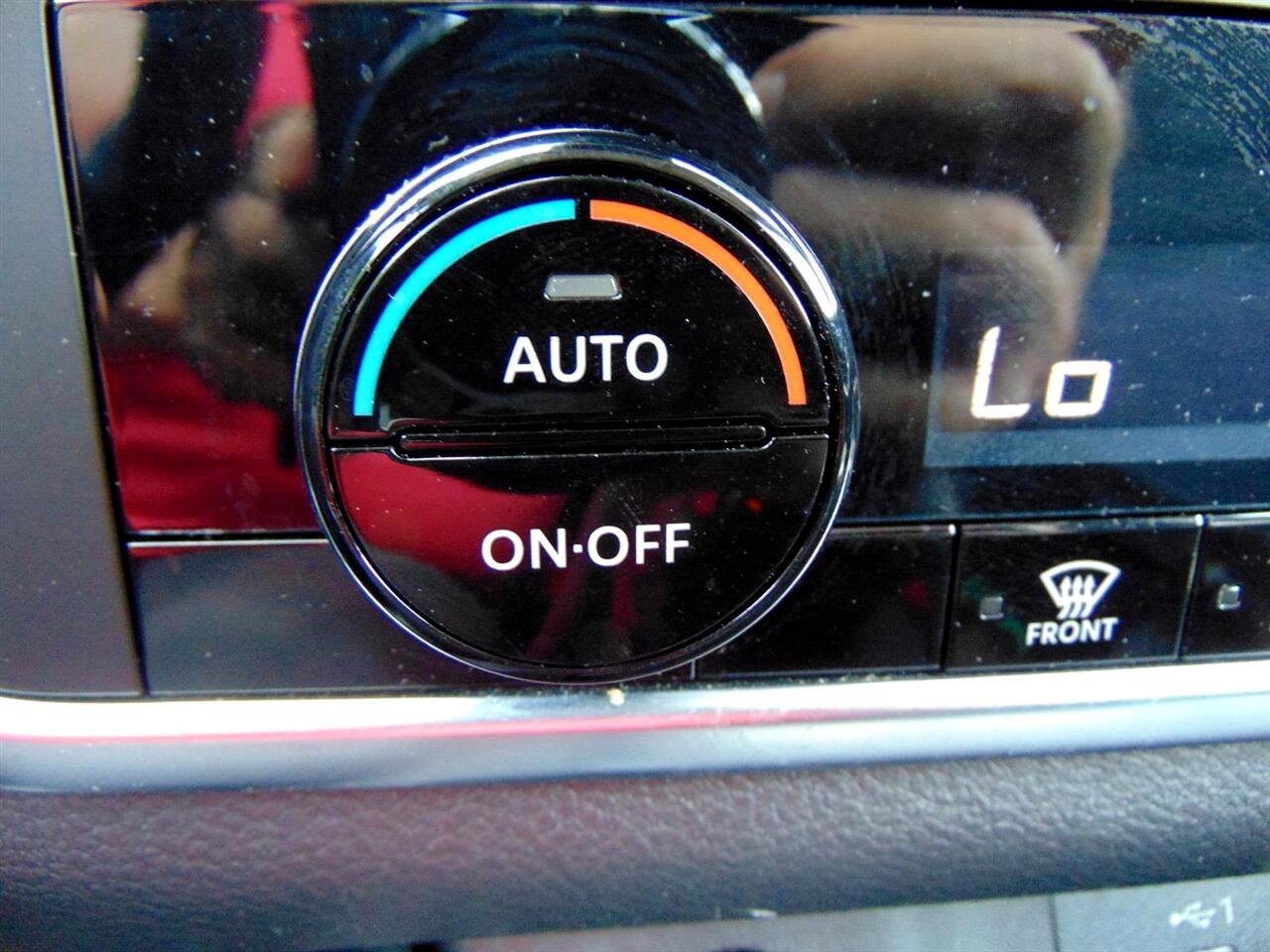 Used 2024 Nissan Rogue SV image 30