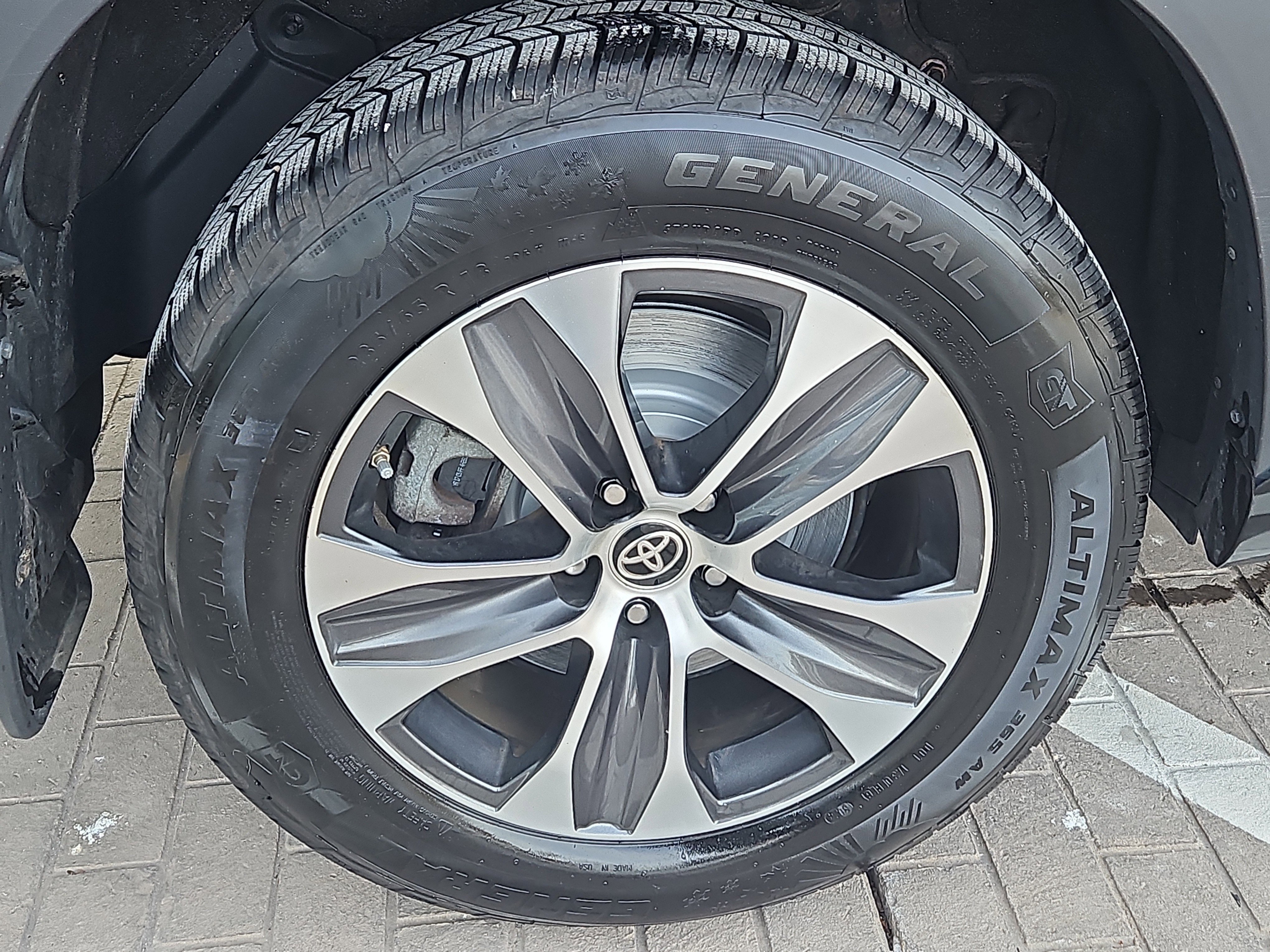 Used 2020 Toyota Highlander XLE image 27