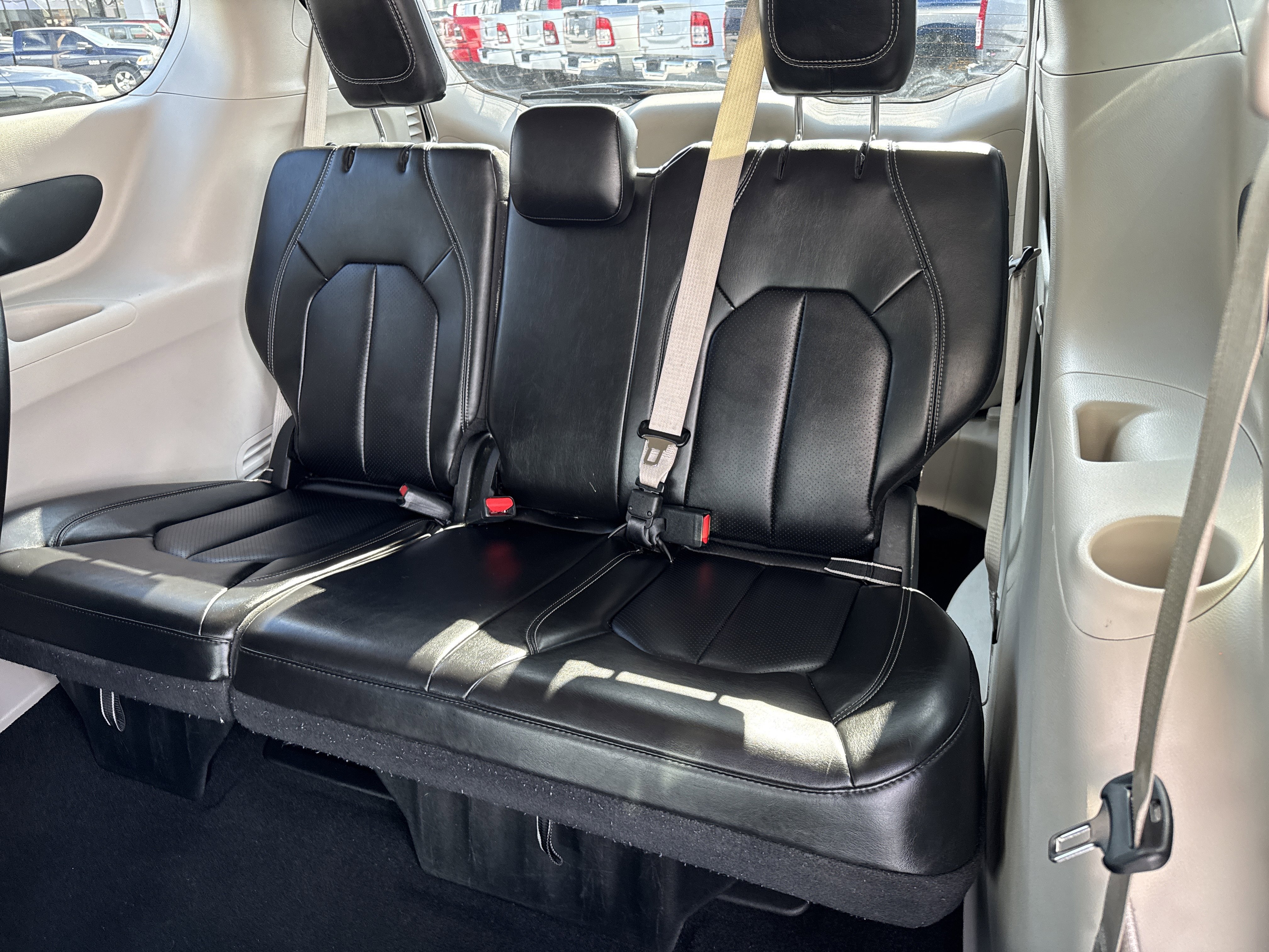 Used 2024 Chrysler Pacifica Touring-L image 22