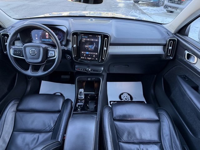 Used 2023 Volvo XC40 B5 Plus image 40