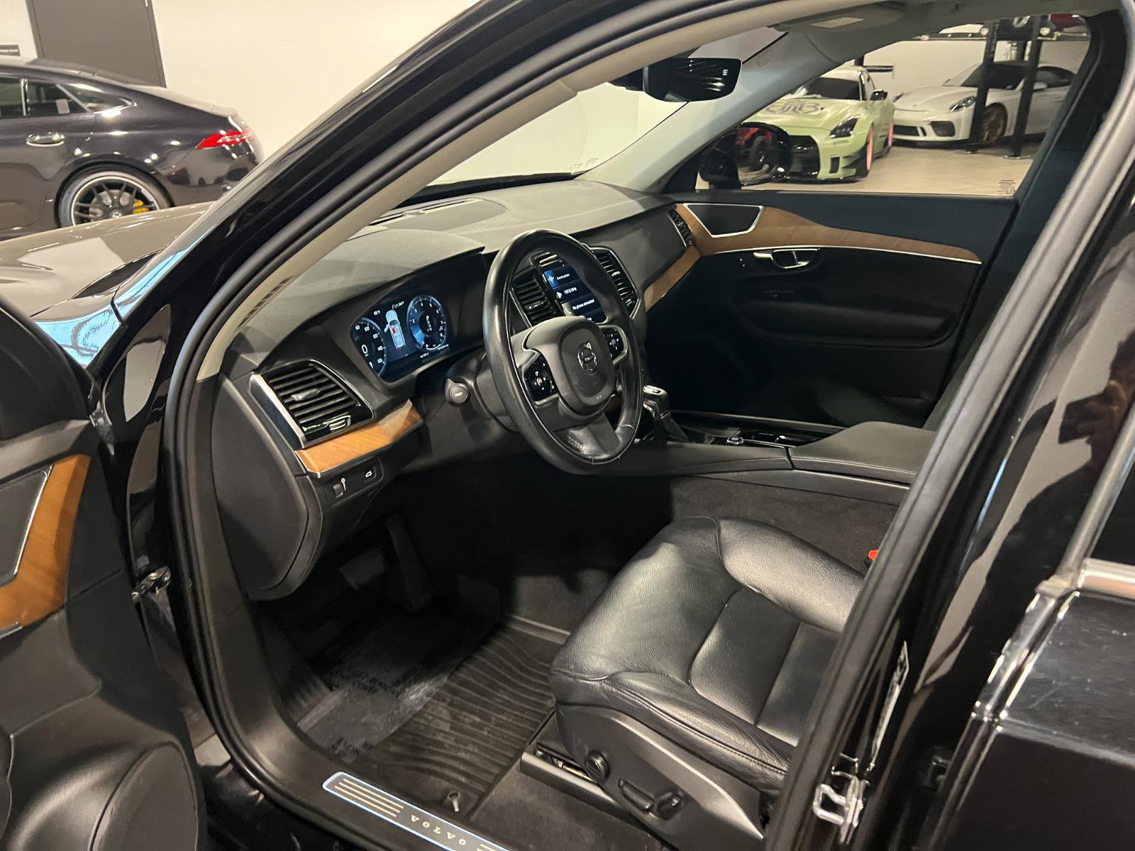 Used 2021 Volvo XC90 T6 Momentum image 10