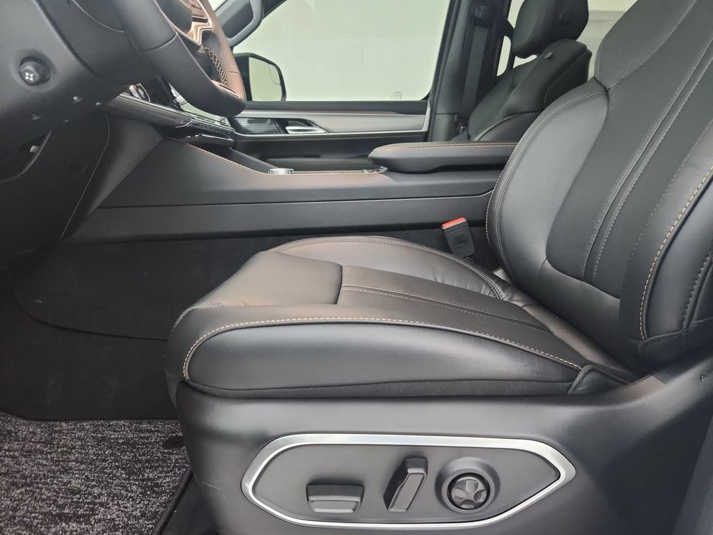 New 2026 Jeep Grand Wagoneer 4WD image 19