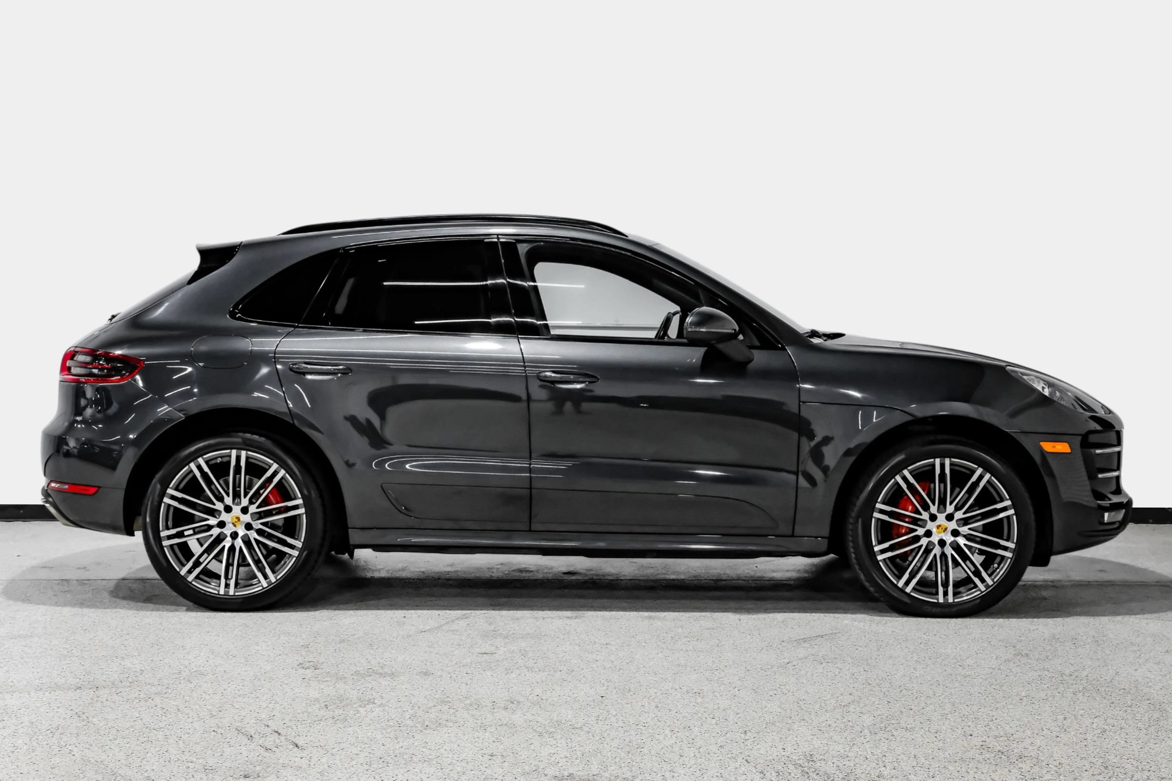 Used 2017 Porsche Macan Turbo AWD/4WD image 4