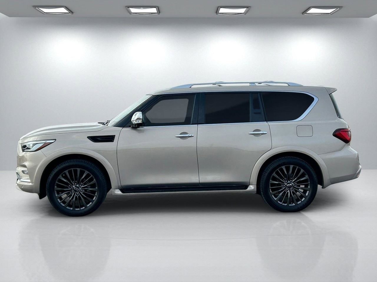 Used 2022 INFINITI QX80 Sensory w/ Cargo Package image 5
