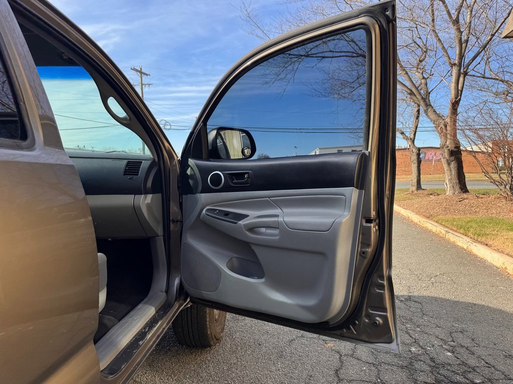 Used 2014 Toyota Tacoma PreRunner w/ SR5 Package image 22