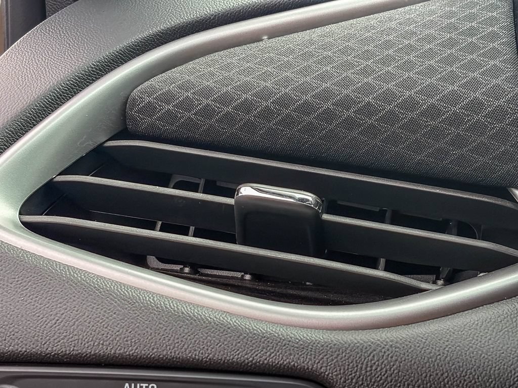 Used 2025 Chevrolet Malibu LT FWD image 49