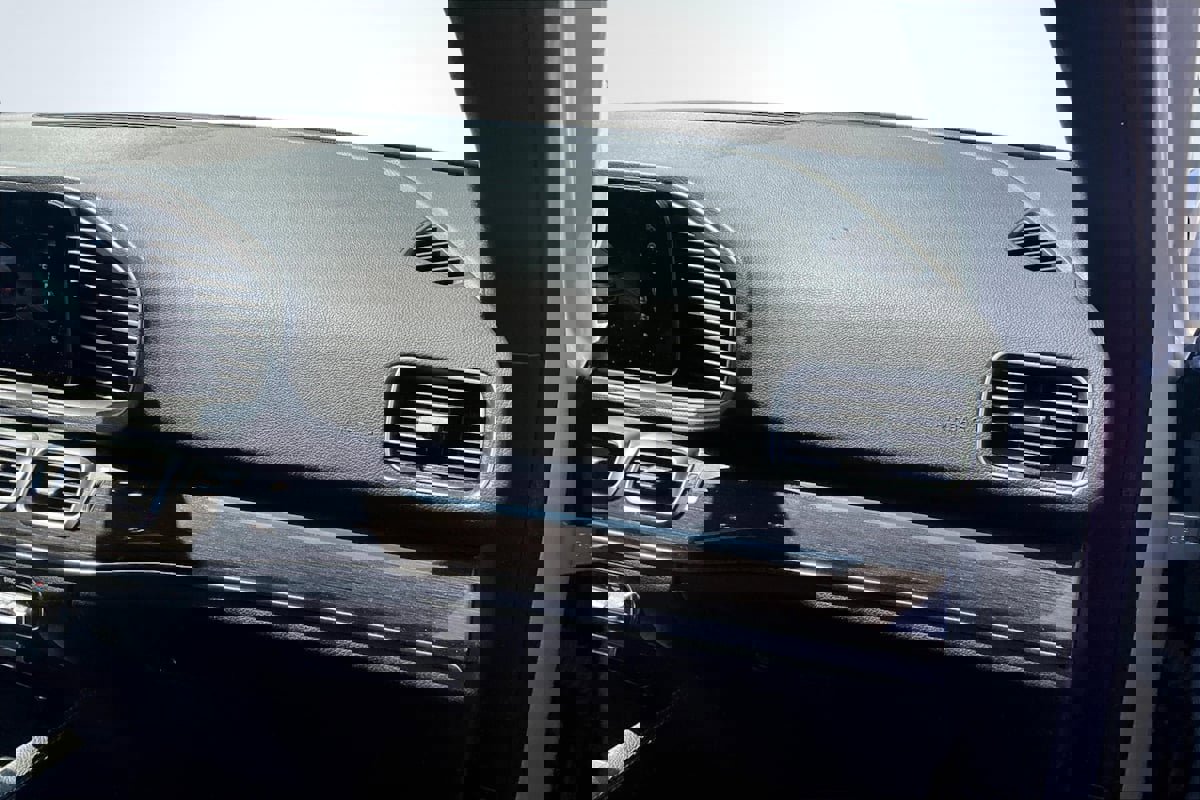 Used 2020 Mercedes-Benz GLE 350 w/ Premium Package image 17