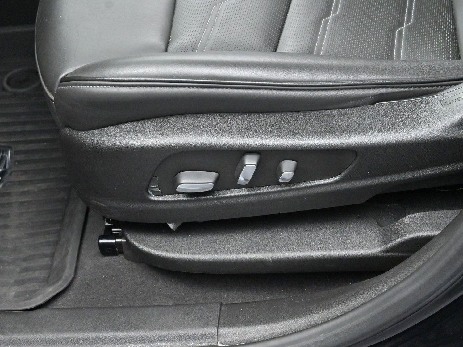 Certified 2024 Cadillac XT6 Sport w/ Platinum Package image 16