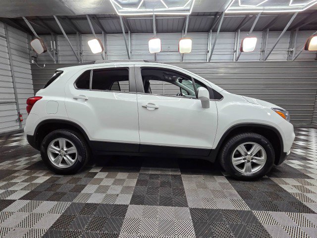 Used 2020 Chevrolet Trax LT w/ LT Convenience Package AWD/4WD image 9