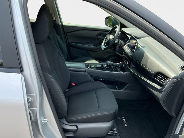 Used 2024 Nissan Rogue S AWD/4WD image 17