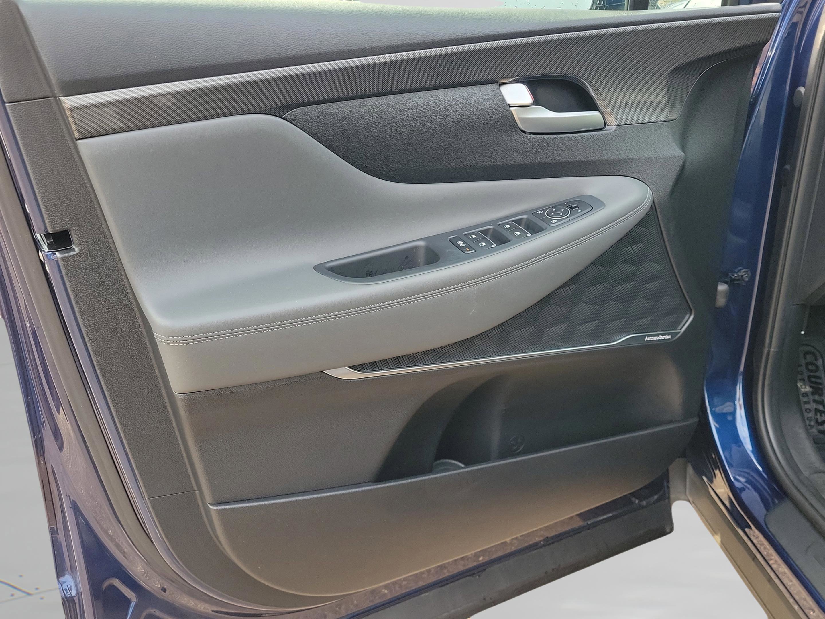 Used 2023 Hyundai Santa Fe SEL w/ Premium Package image 18