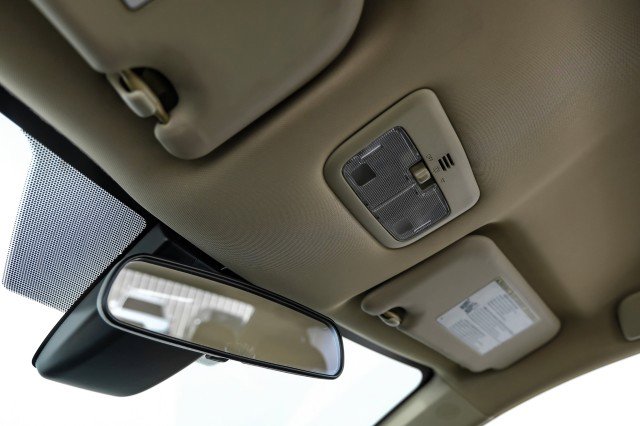 Used 2017 Toyota Corolla LE image 32