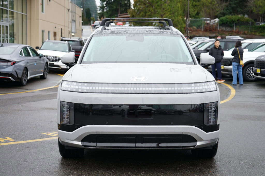 New 2026 Hyundai Ioniq 9 Calligraphy image 2