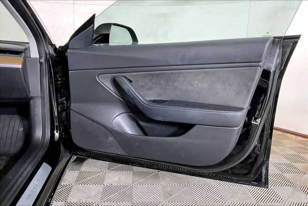 Used 2018 Tesla Model 3 Mid Range RWD image 23
