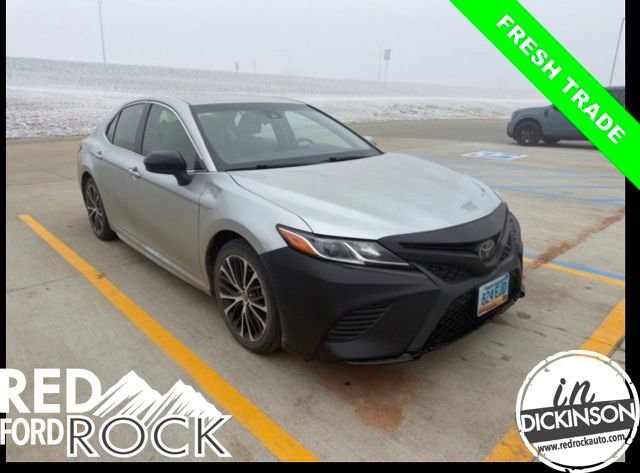 Used 2018 Toyota Camry SE image 1