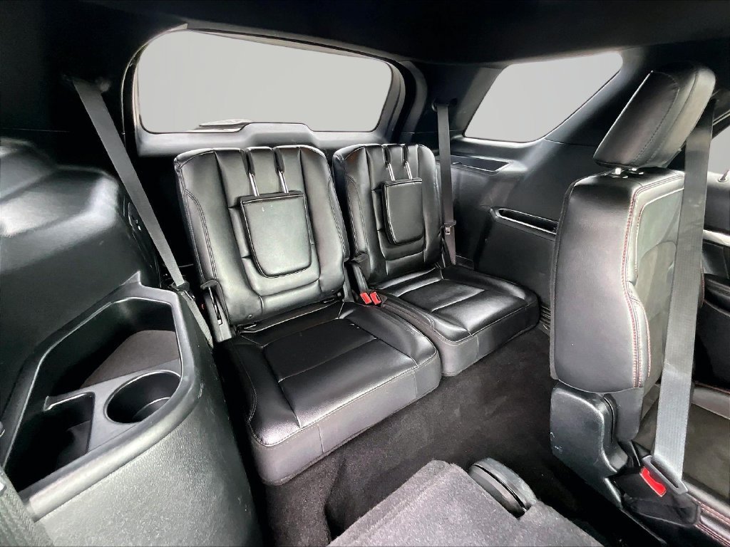 Used 2019 Ford Explorer XLT w/ XLT Sport Appearance Package AWD/4WD image 29
