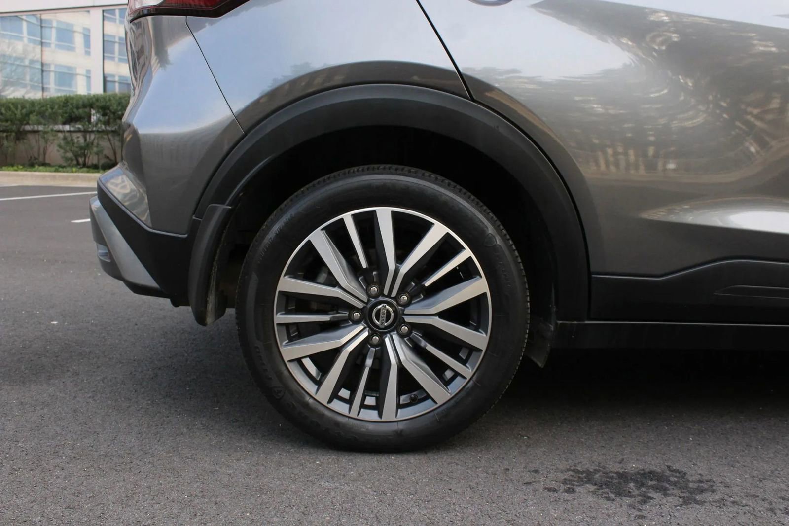 Used 2021 Nissan Kicks SV image 5