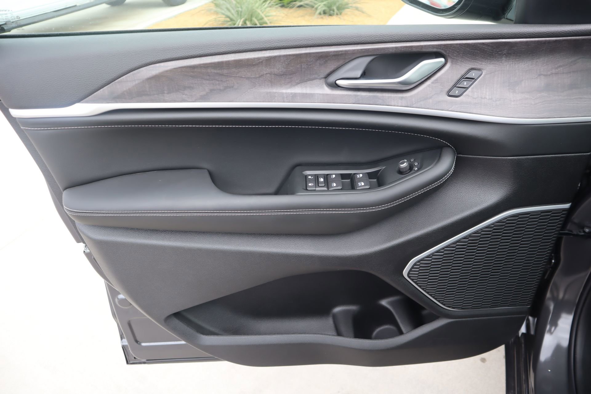 New 2026 Jeep Grand Cherokee Limited Reserve AWD/4WD image 17