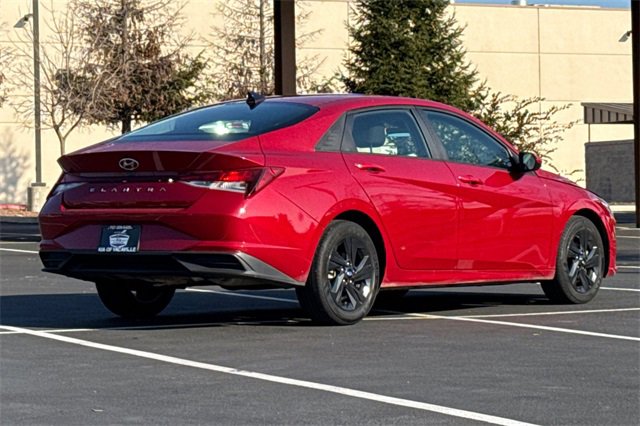 Used 2022 Hyundai Elantra SEL image 5