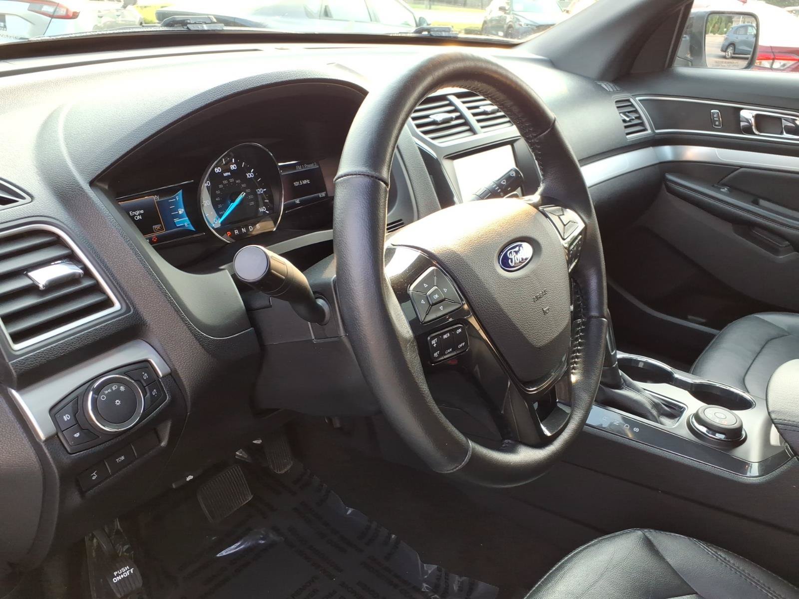 Used 2017 Ford Explorer XLT w/ Equipment Group 202A AWD/4WD image 17