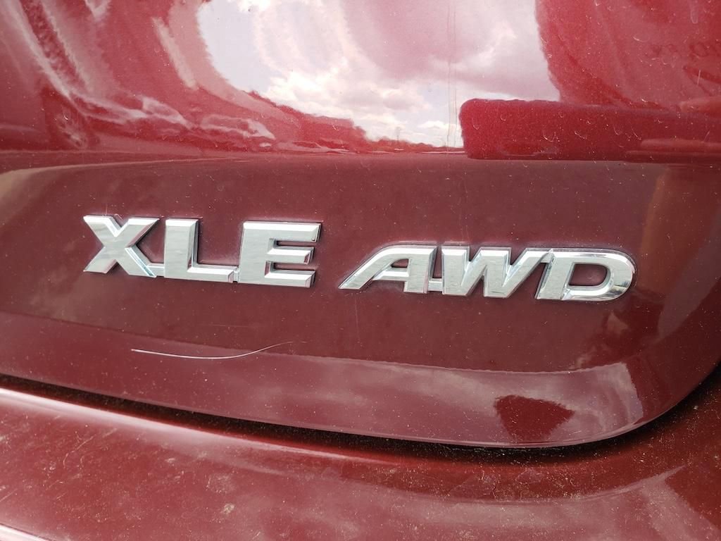 Used 2017 Toyota Highlander XLE image 8