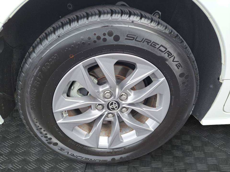 Used 2025 Toyota Sienna LE AWD/4WD image 21