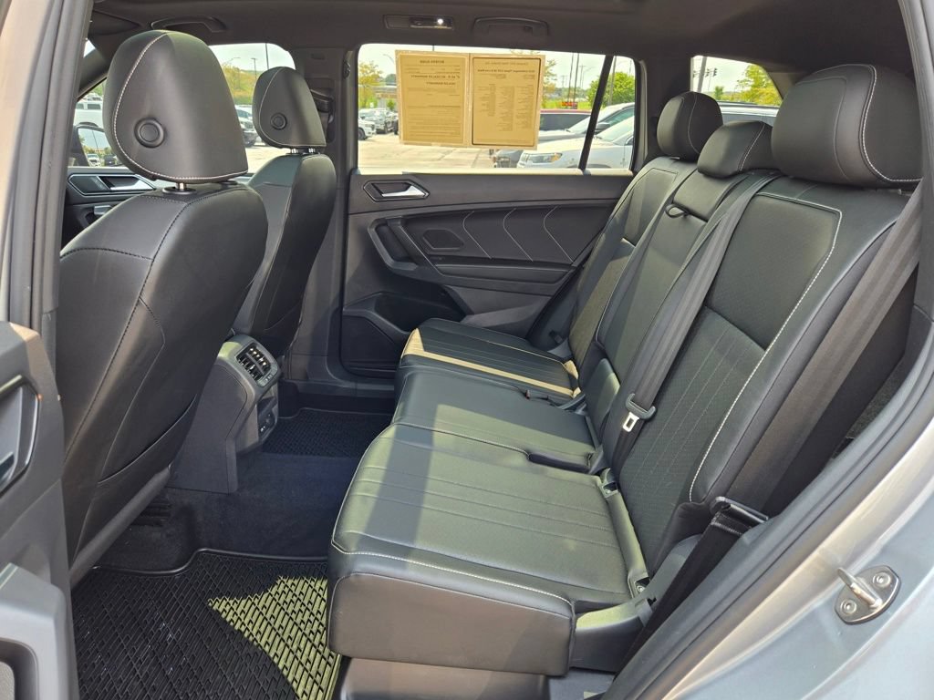 Used 2023 Volkswagen Tiguan SE R-Line AWD/4WD image 27