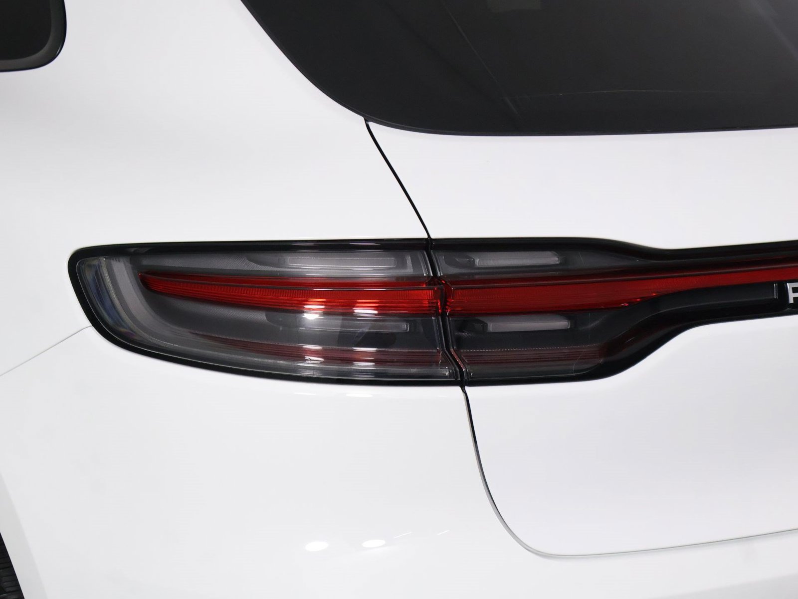 Certified 2026 Porsche Macan AWD/4WD image 21