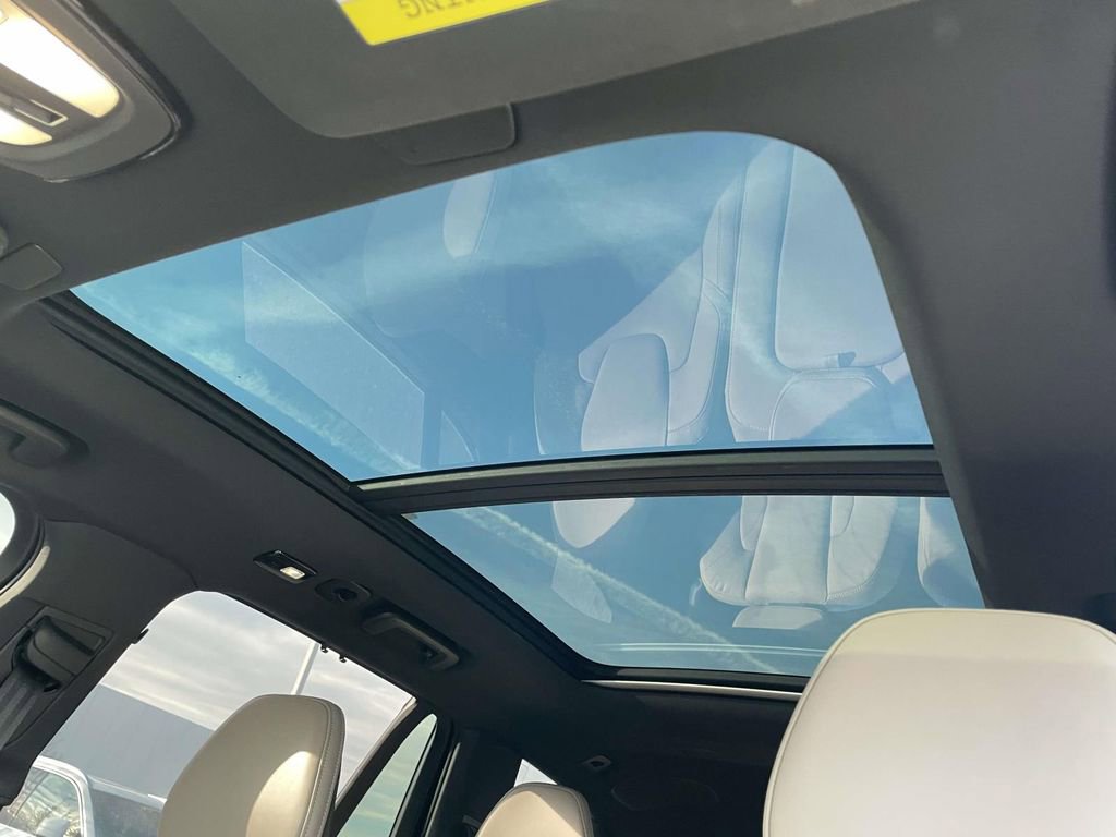 Used 2025 Volvo XC90 T8 Ultra image 9