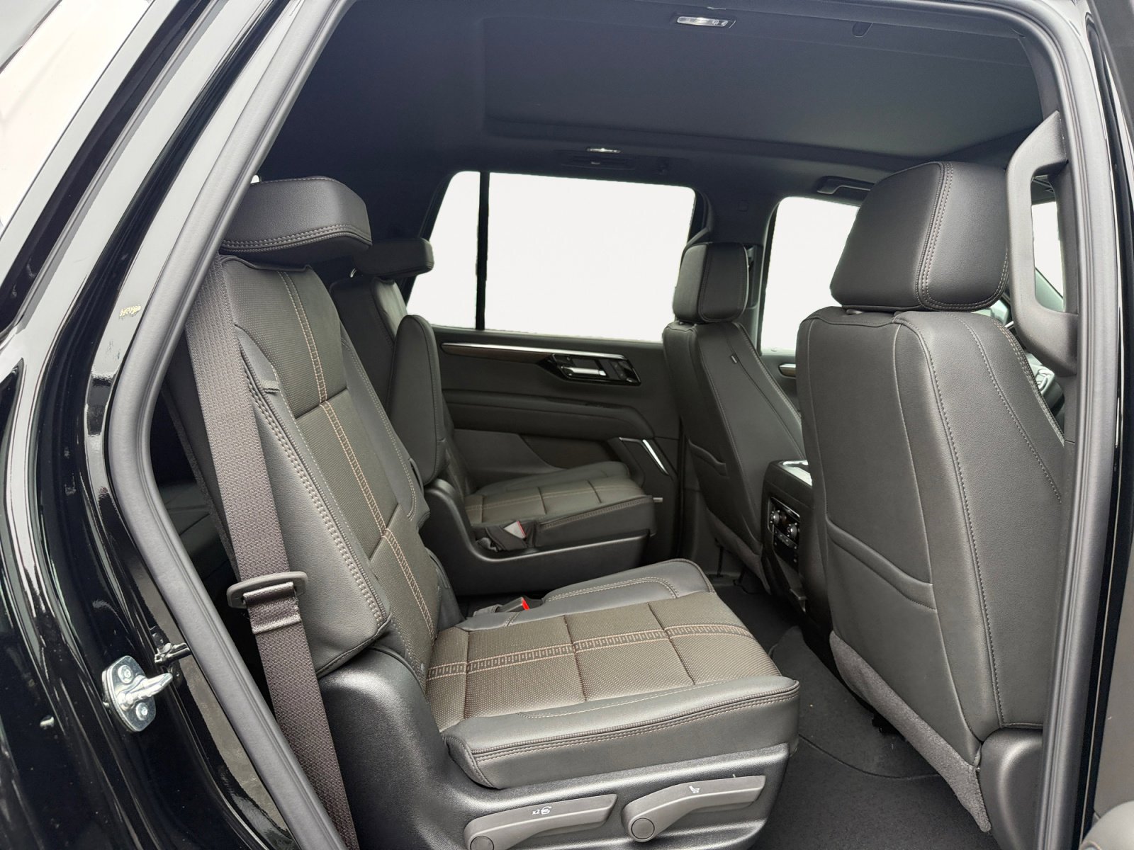 New 2026 Chevrolet Tahoe High Country AWD/4WD image 18