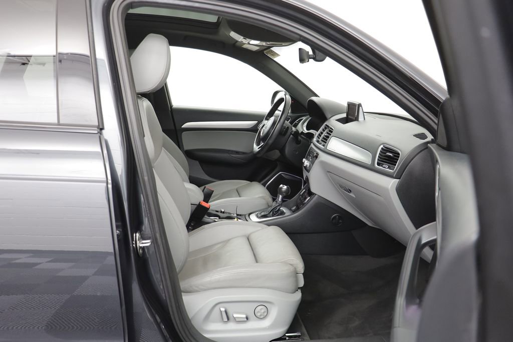 Used 2017 Audi Q3 2.0T Prestige w/ Prestige Package image 19