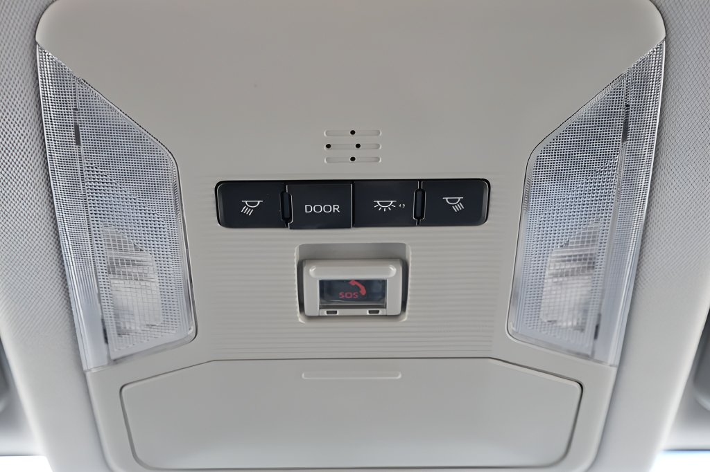 Used 2025 Toyota RAV4 LE AWD/4WD image 18