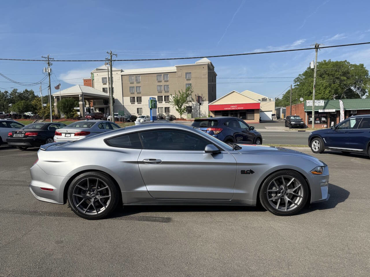 Used 2022 Ford Mustang GT w/ Equipment Group 301A RWD image 9