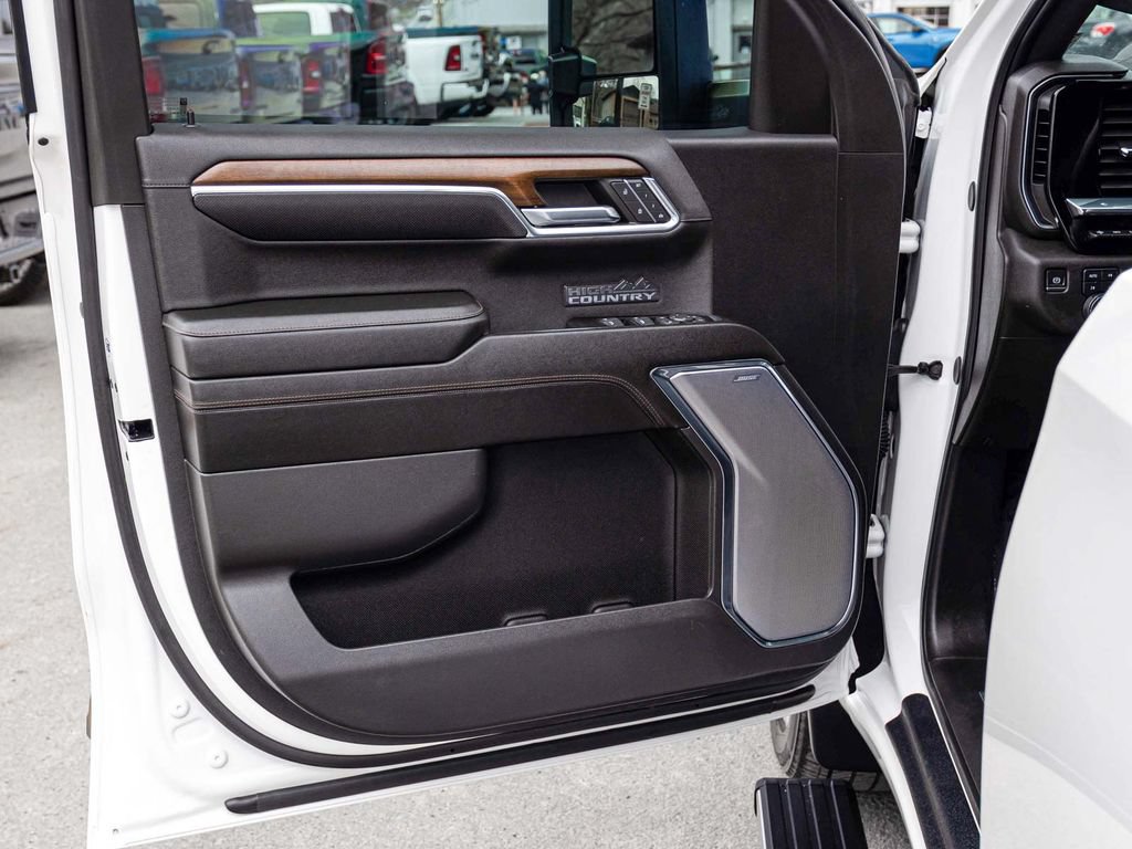 Used 2024 Chevrolet Silverado 1500 High Country w/ Technology Package AWD/4WD image 11