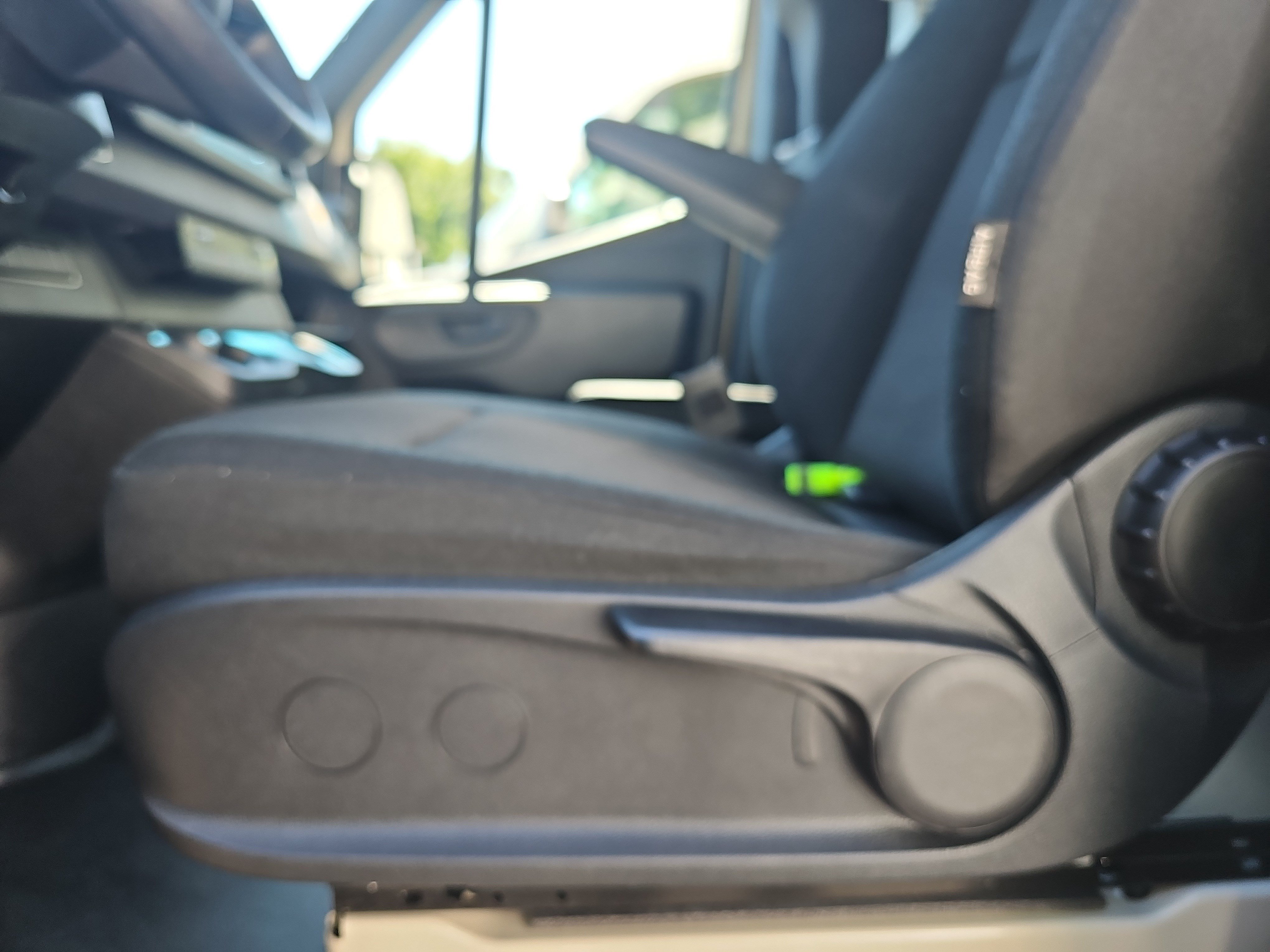 Used 2025 Mercedes-Benz Sprinter 2500 image 27