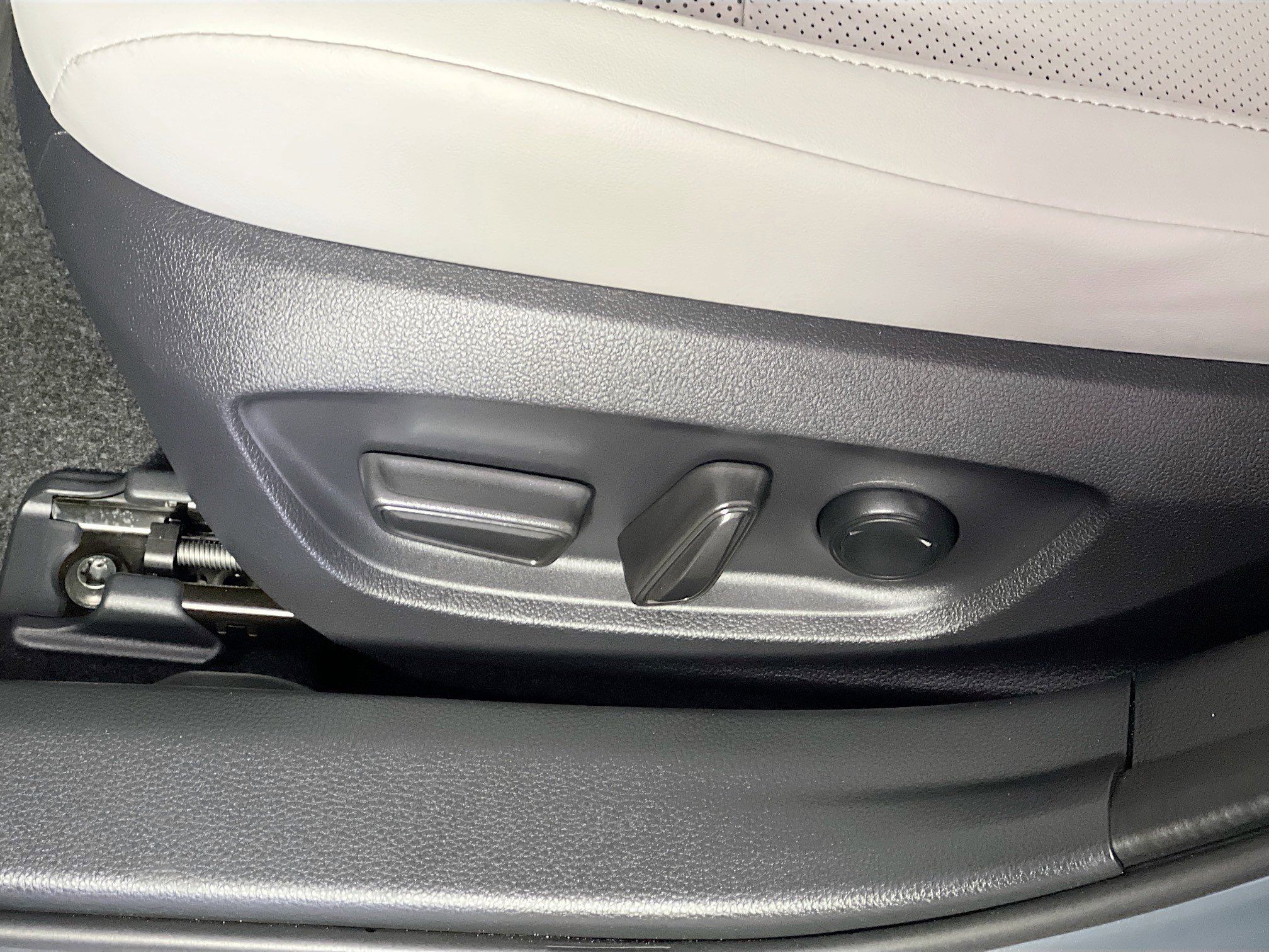 Used 2026 Toyota Prius XLE image 15