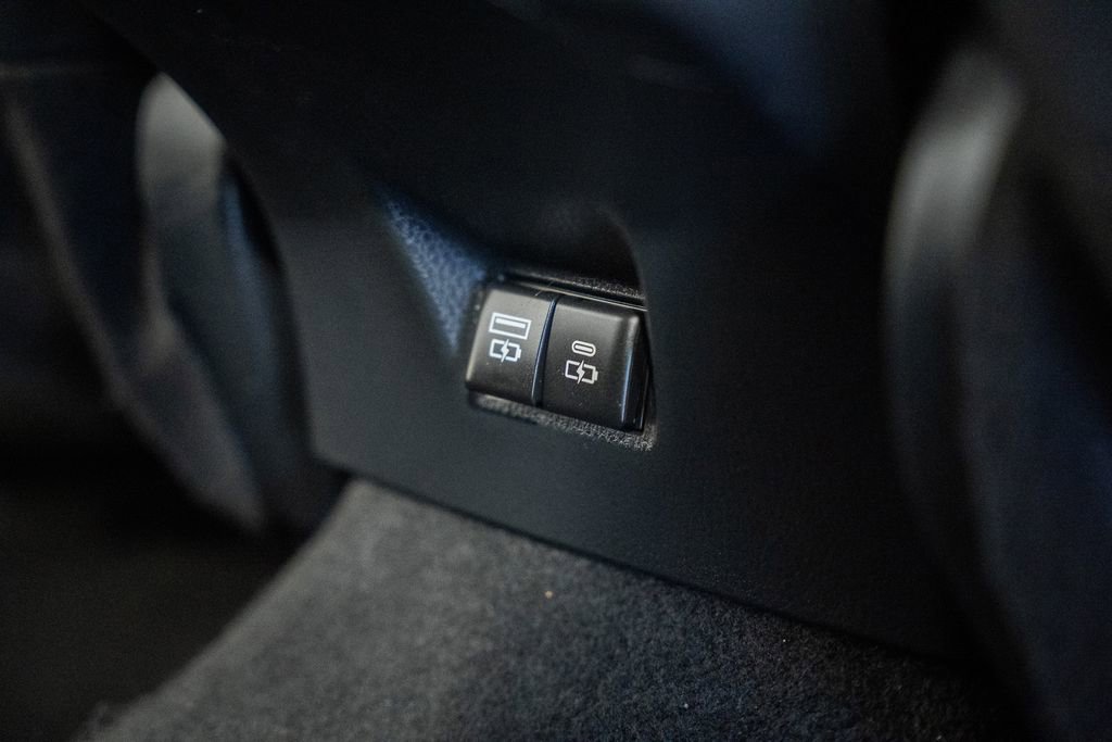 Used 2025 Toyota Camry LE image 31