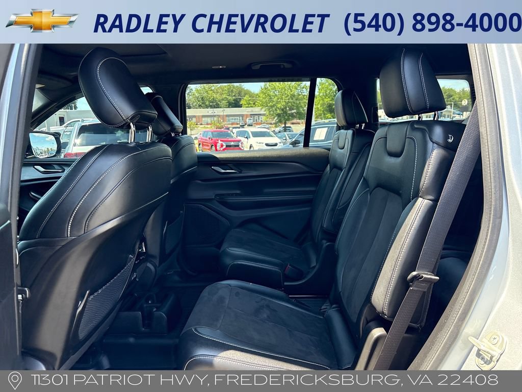 Used 2023 Jeep Grand Cherokee L Laredo AWD/4WD image 12