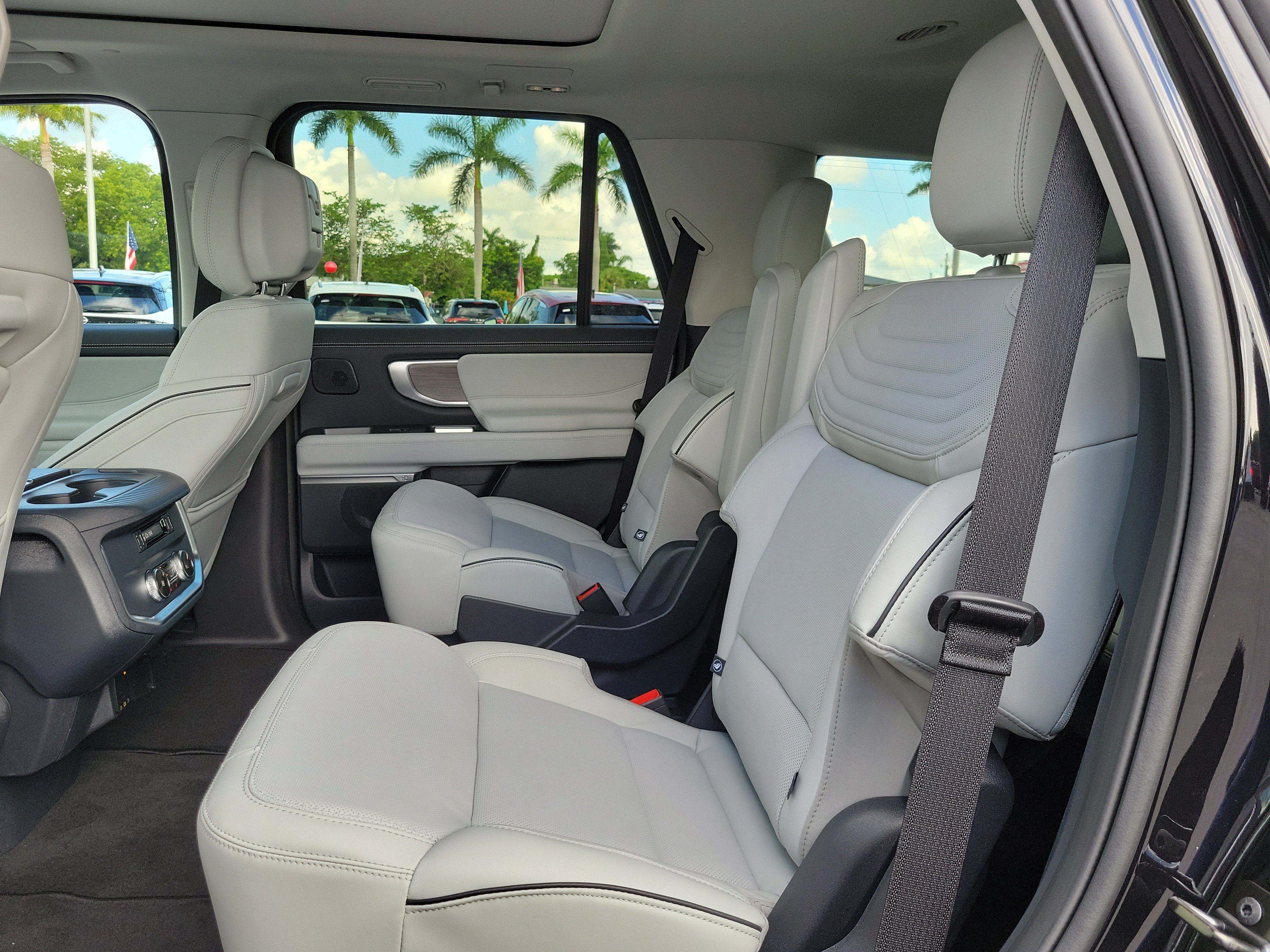 New 2026 Ford Expedition Platinum w/ Platinum Ultimate Package AWD/4WD image 11