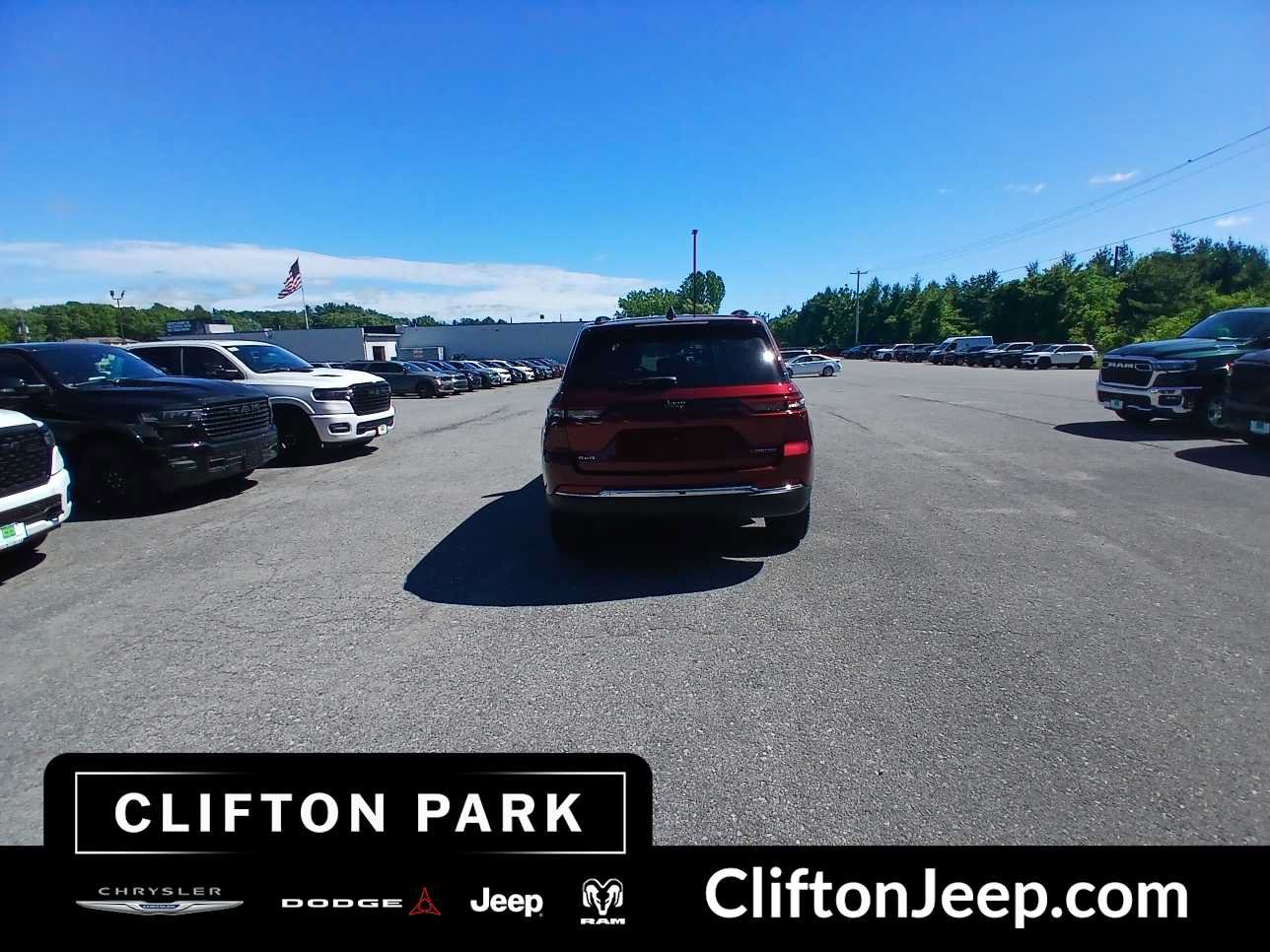 Certified 2023 Jeep Grand Cherokee Limited AWD/4WD image 5