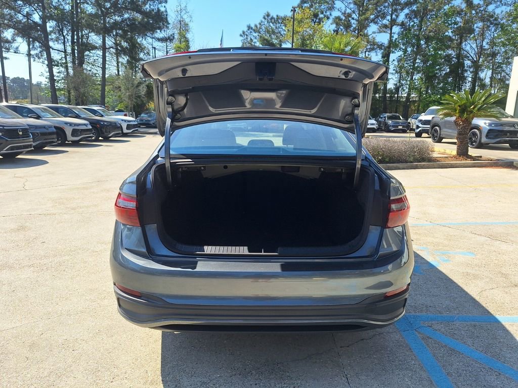 Used 2022 Volkswagen Jetta SE image 24