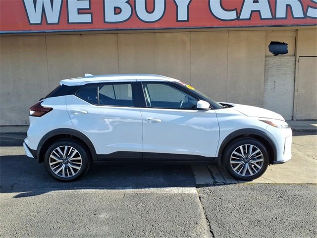 Used 2024 Nissan Kicks SV image 3