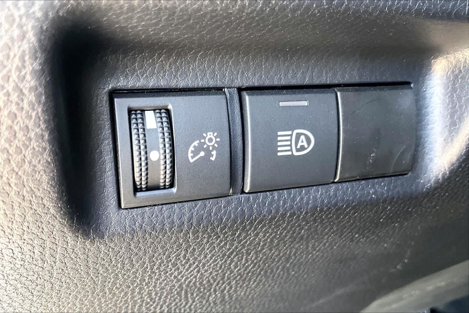 Used 2024 Toyota RAV4 LE FWD image 31