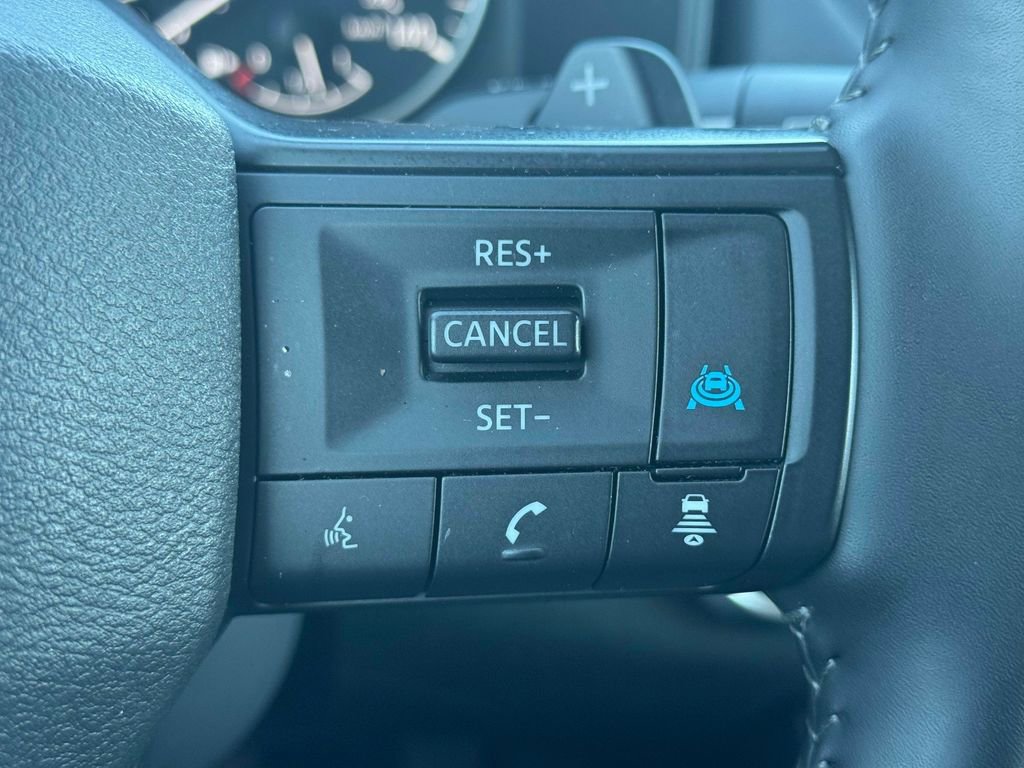 Used 2025 Nissan Rogue SV AWD/4WD image 21